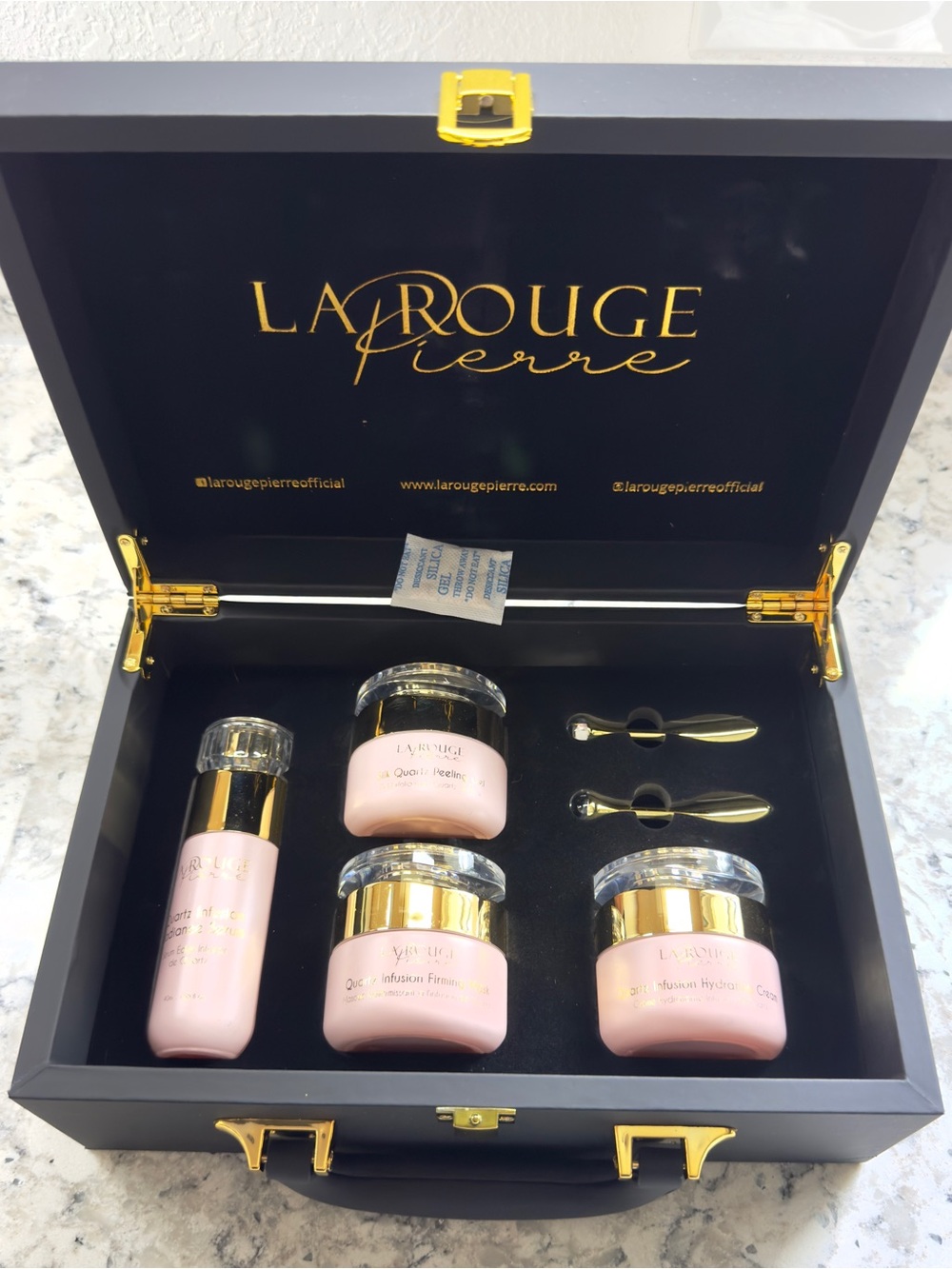La Rouge Pierre Quartz Skin Care Briefcase Set